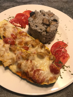 Gombás-lecsós töltött cukkini gombás rizzsel recept fotója