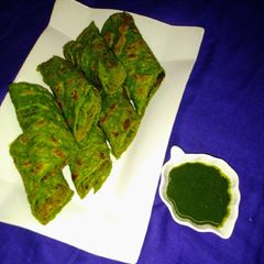 A picture of Moong dal palak cheela rolls.