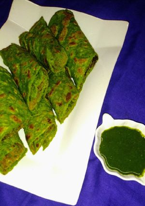 A picture of Moong dal palak cheela rolls.