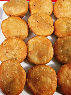 खस्ता कचौड़ी(Khasta kachori recipem in Hindi) रेसिपी मुख्य फोटो