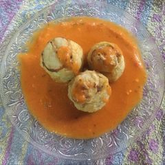 A picture of Baked dum Aloo with gravy.