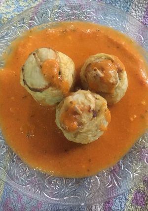 A picture of Baked dum Aloo with gravy.