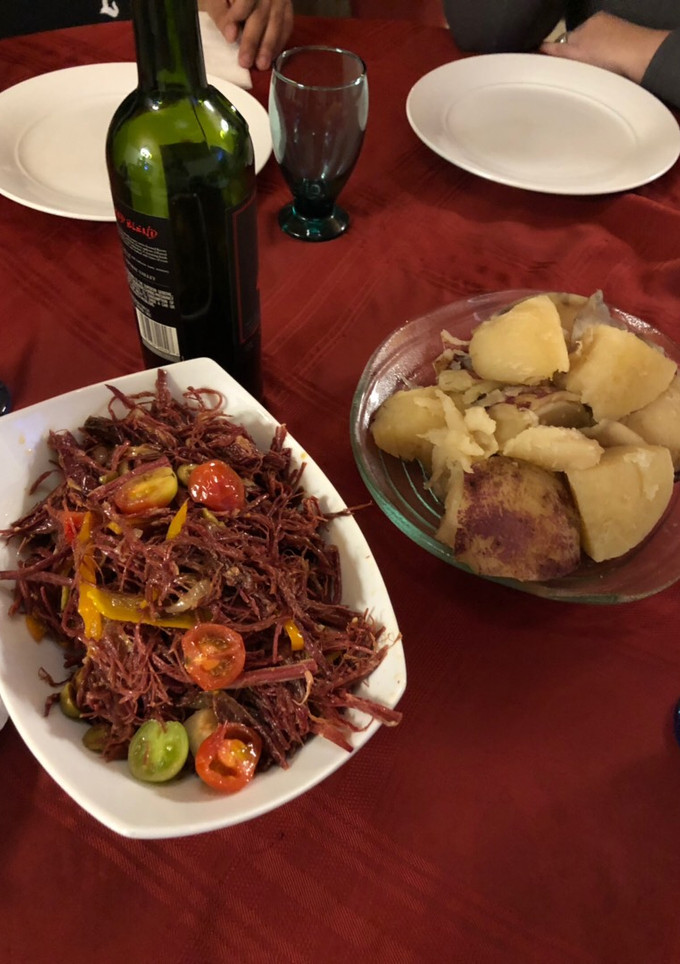 Una foto de Tasajo con boniatos