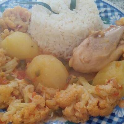 Guiso de coliflor con pollo Receta de Mercedes Huaman Flores- Cookpad