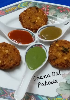 A picture of South Indian Chana Dal Pakoda (Vada).
