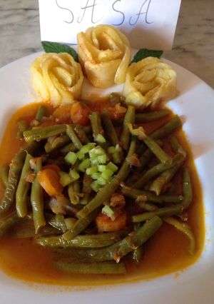 صورة لوصفة لوبيا خضره مرقه حمراء