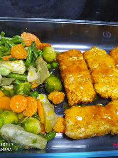 Una foto de Pescado con panko y verduras salteadas😋