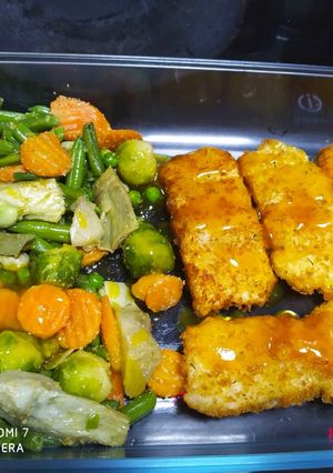 Una foto de Pescado con panko y verduras salteadas😋