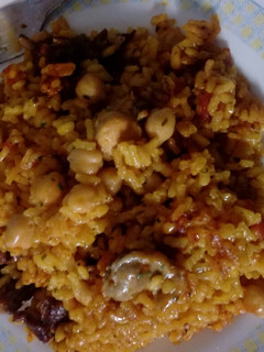 Una foto de Paella de conejo