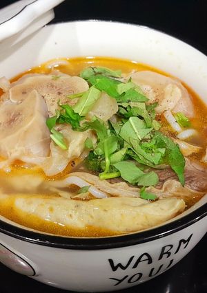 Hình của món Bún bò Huế giò heo.