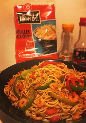 Une photo de Nouilles chinoises sautées à la crevette