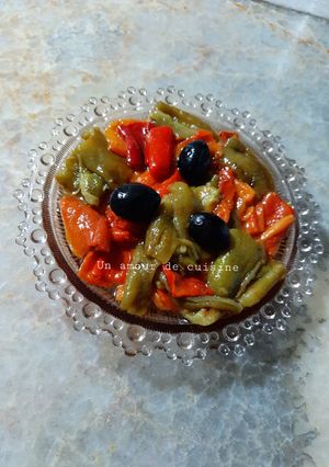 Une photo de Salade aux deux poivrons 🍴