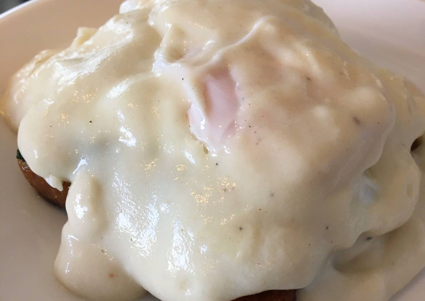 Pastel de espinaca con pan de molde y huevo