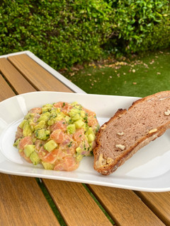 Una foto de Tartare de salmón