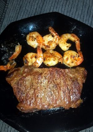 A picture of steak & shrimp.