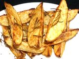 Gajos de papas rústicas asadas al romero