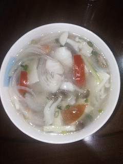電鍋蕃茄洋蔥雕魚湯 的食譜成品照片