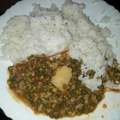 A picture of Greengrams stew with rice.
