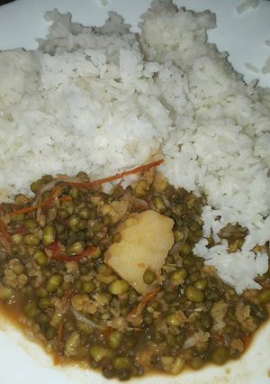 A picture of Greengrams stew with rice.