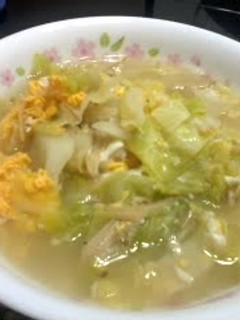 A picture of Cabbage And Egg In Dried Anchovies Soup.