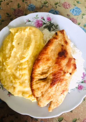 Una foto de Puré de papas con milanesa