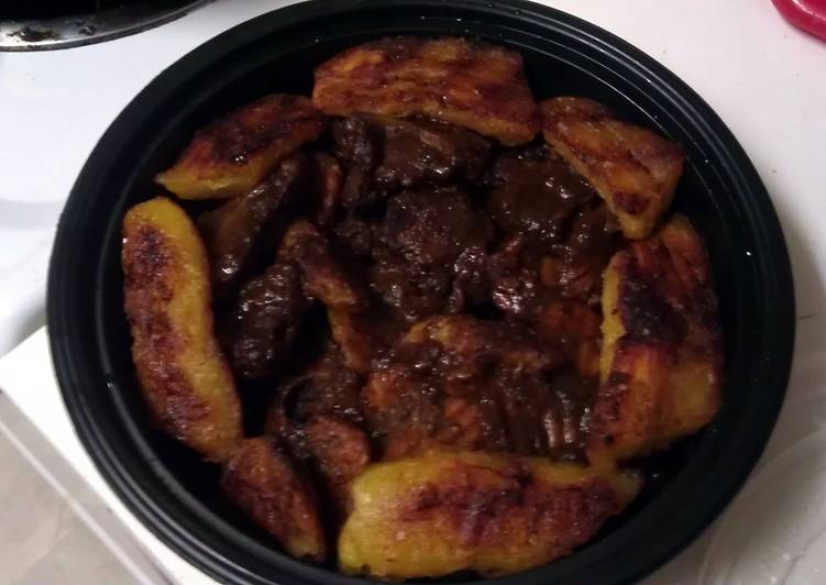 Recipe of Yummy oxtails n drunk sweet plantains