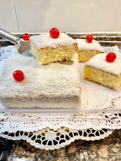 Una foto de Pastel muy esponjoso y húmedo de coco