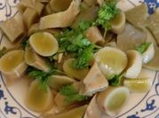 Una foto de ensalada de cochayuyo