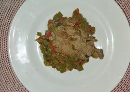 Bistec de res con nopales a la mexicana 😋
