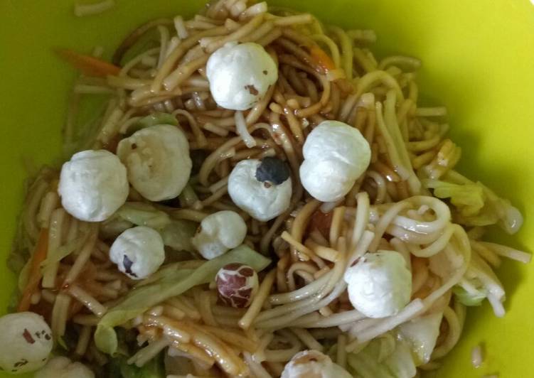 Steps to Prepare Perfect Chowmein Makhana