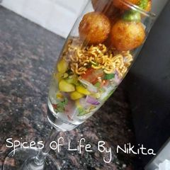 Wai bhelpuri with potato balls A picture of Wai bhelpuri with potato balls.