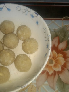 A picture of Coconut laddoo.
