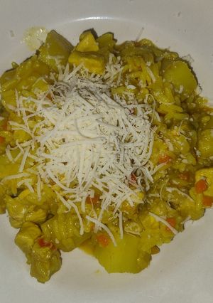 Una foto de Arroz amarillo con pollo