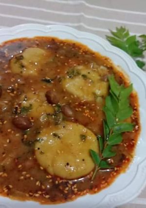 A picture of Dal Kachori.
