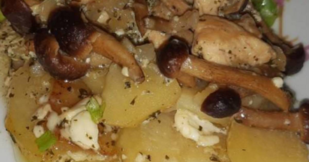 Картошка с опятами в горшочках. Свинина с опятами. Опята в горшочках. Опята из унитаза. Грибной бургиньон.