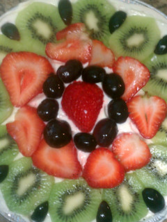 A picture of Easy Fruit Pizza Pie.