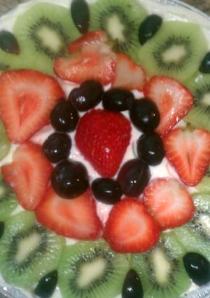 A picture of Easy Fruit Pizza Pie.