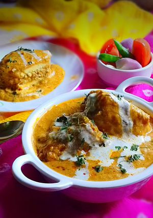 A picture of Chicken Stuffed Paneer Butter Masala.
