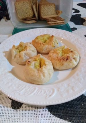Una foto de Knishes criollos