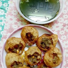 Pani puri A picture of Pani puri.