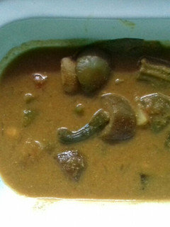 காய்கறி பொறித்த கொழம்பு (Kaaikari poritha kulambu recipe in tamil) செய்முறை முக்கிய புகைப்படம்