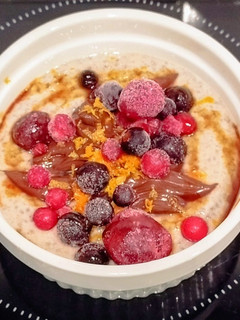 Una foto de Pudding de plátano con chía y frutos rojos