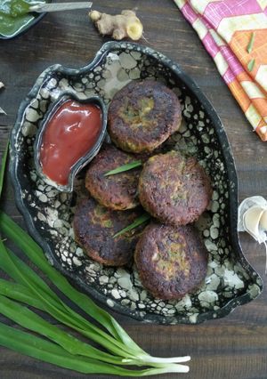 A picture of Phodshiche Vadey (Phodshi Cutlets).