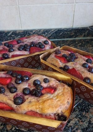 Una foto de Pan de frutillas y arándanos 😃