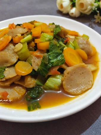 Easy Steps Prepare Recipes Tumis Pakcoy Wortel dan Bakso the Perfect So Delicious.