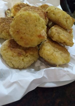 Una foto de Croquetas de arroz con queso