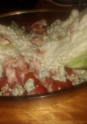 Una foto de Frío de Repollo blanco y Cherry al Roquefort y panceta ahumada