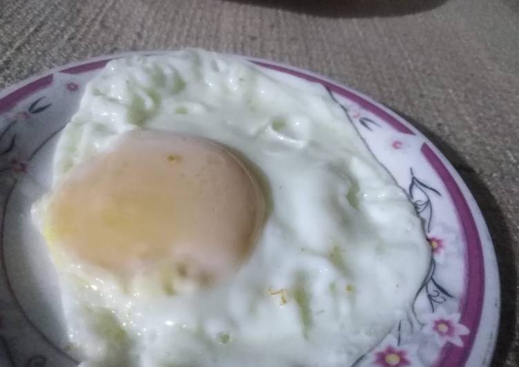 Half fry egg