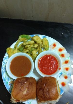 વડા પાઉં રેસીપી મુખ્ય ફોટો