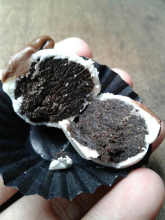 Foto resep Oreo truffle, biskuit oreo berlapis coklat